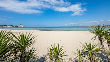 Una spiaggia nelle vicinanze