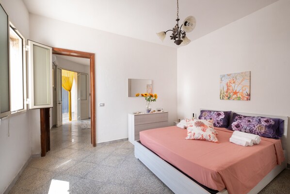 2 bedrooms, bed sheets