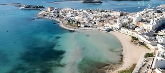Holiday Home 'Luna Di Mare' with Sea View, Shared Terrace and Air Conditioning
