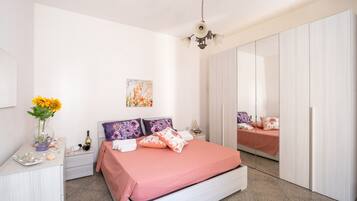 2 bedrooms, bed sheets