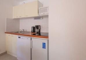 Réfrigérateur, micro-ondes, lave-vaisselle