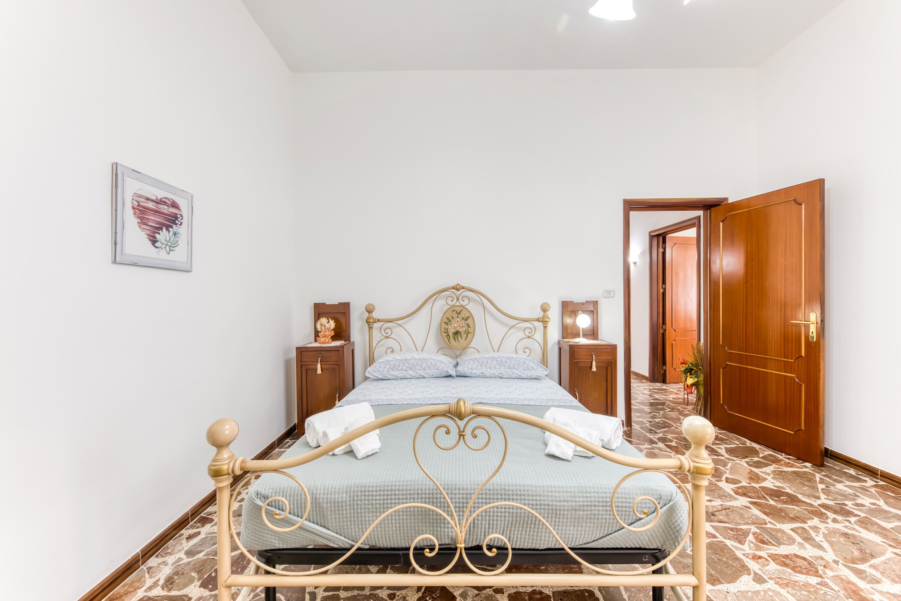 3 chambres, fer et planche à repasser, Wi-Fi gratuit, draps fournis