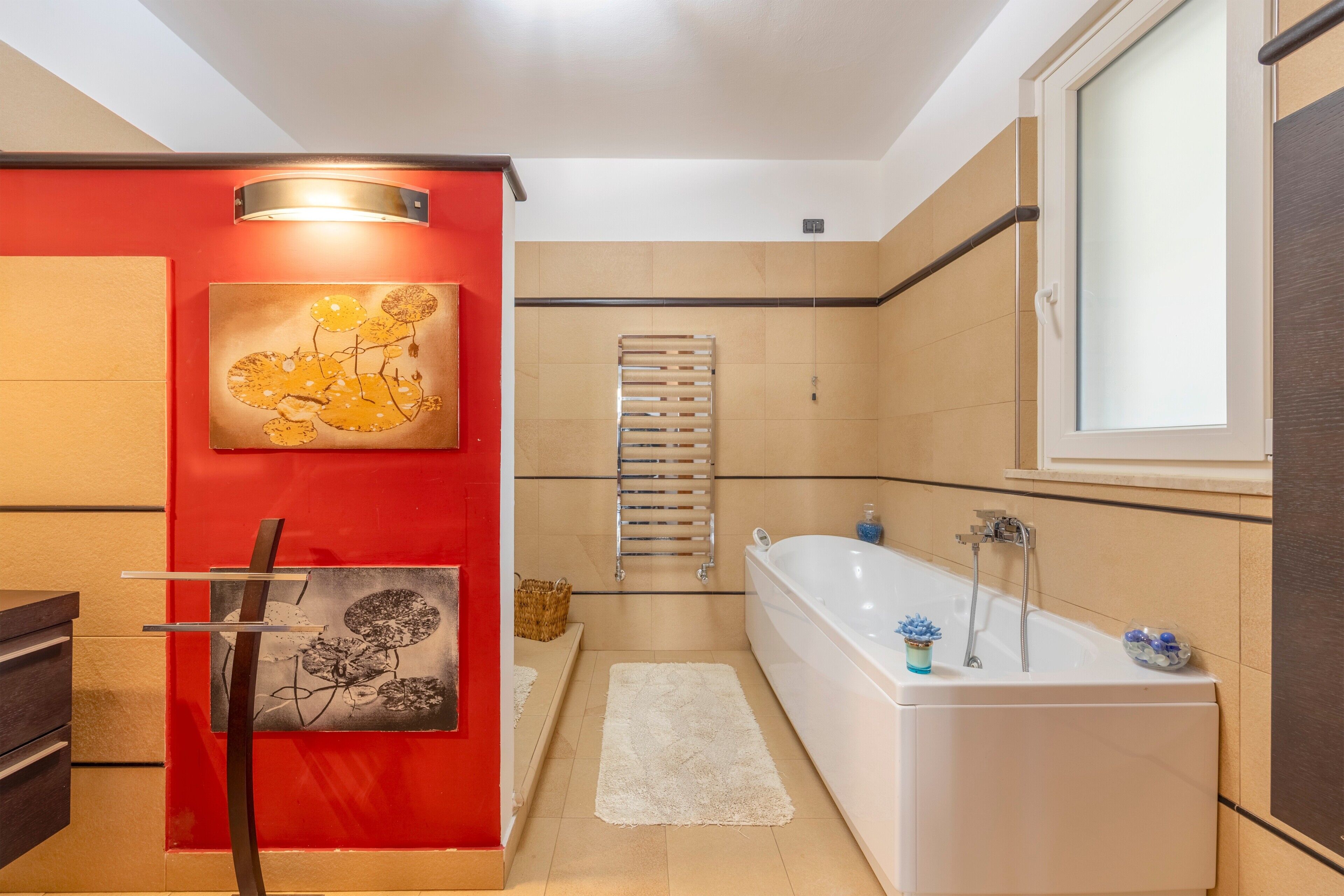 Een douche, een haardroger, handdoeken