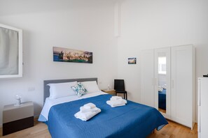 2 عدّة غرف نوم وواي فاي مجانًا وملاءات أسرّة