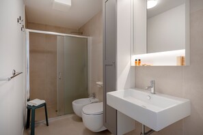 تجهيزات دش، مجففات شعر، مناشف