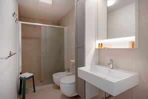 淋浴設備、風筒、提供毛巾