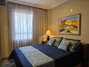 1 soverom, safe på rommet, skrivebord og strykejern/-brett