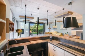 Fridge, stovetop, dishwasher, electric kettle - Apartment 'Faselehof  Ivy' with Mountain View, Shared Pool and Wi-Fi (Marlengo)