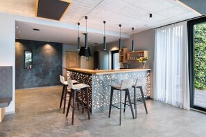 Bar (in der Unterkunft)