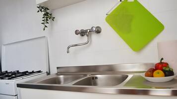 Réfrigérateur, four, plaque de cuisson