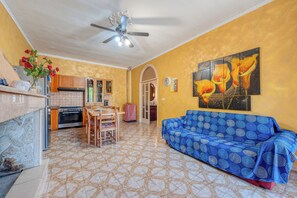 TV, fireplace - Apartment 'La Corte Del Geco' with Private Terrace, Wi-Fi and Air Conditioning (Torre Lapillo)