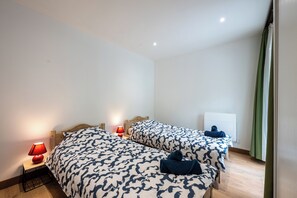 2 bedrooms, iron/ironing board, free WiFi, bed sheets