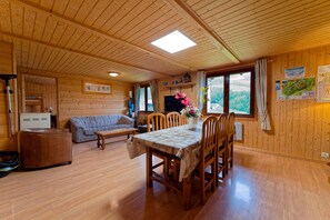 Interior - Apartment 'La Beccaz' with Mountain View and Wi-Fi (Talloires-Montmin)