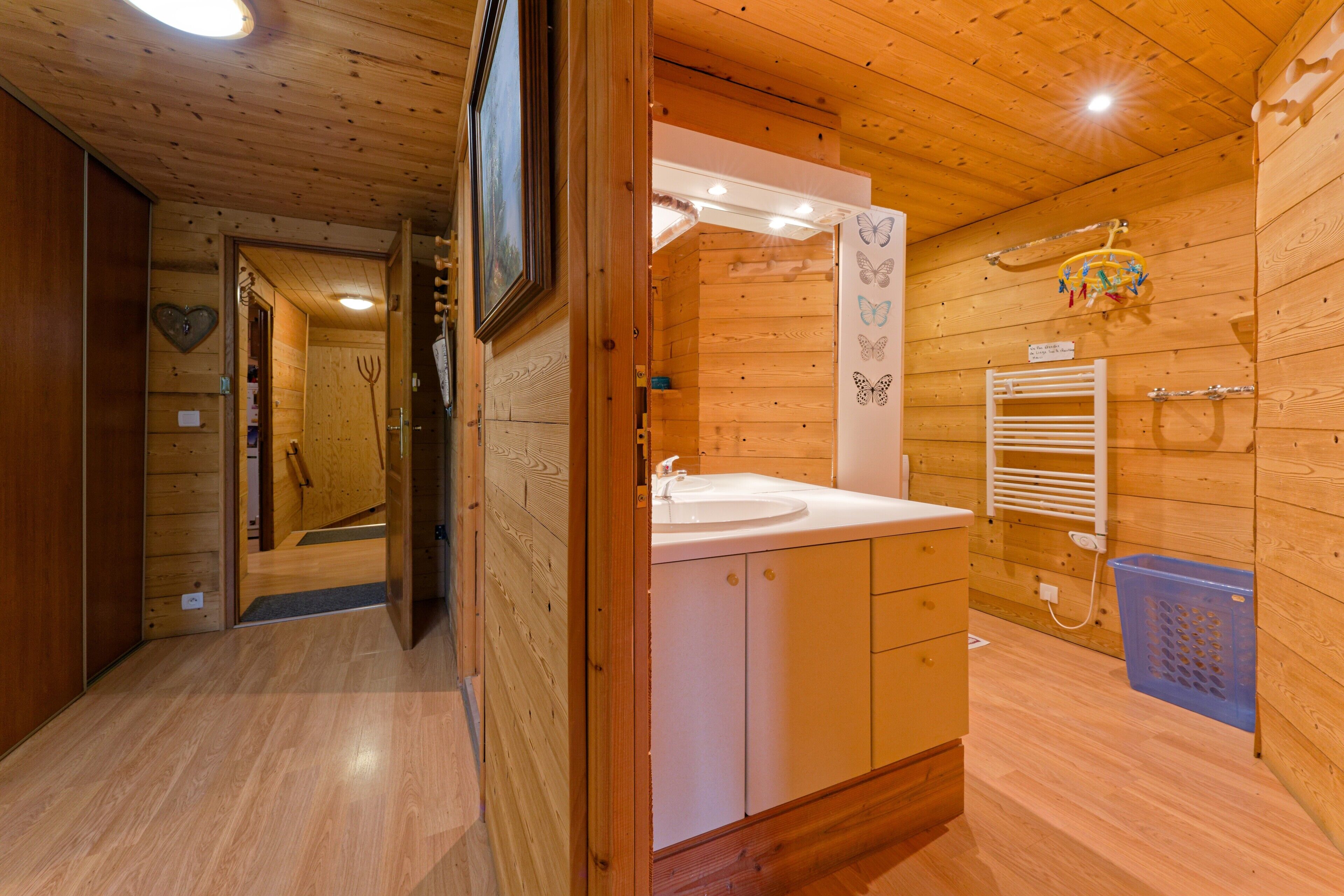 Douche, sèche-cheveux