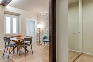 Dining - 'Rossa' Room with Wi-Fi and Air Conditioning (Firenze)