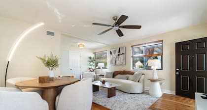 Remodeled unit steps from San Marco cafes and shops and near Riverwalk