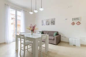 Dining - Apartment 'Biscari' with Balcony, Wi-Fi and Air Conditioning (Acate)