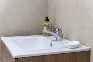 Doccia, asciugacapelli, asciugamani