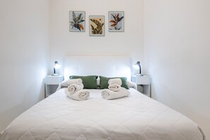 1 habitación, tabla de planchar con plancha, wifi gratis y ropa de cama 