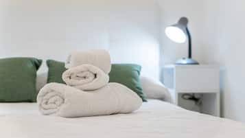 1 habitación, tabla de planchar con plancha, wifi gratis y ropa de cama