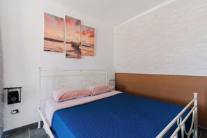 3 bedrooms, bed sheets