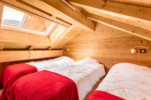 5 bedrooms, iron/ironing board, free WiFi, bed sheets