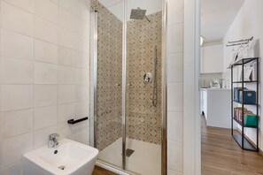 Douche, serviettes fournies