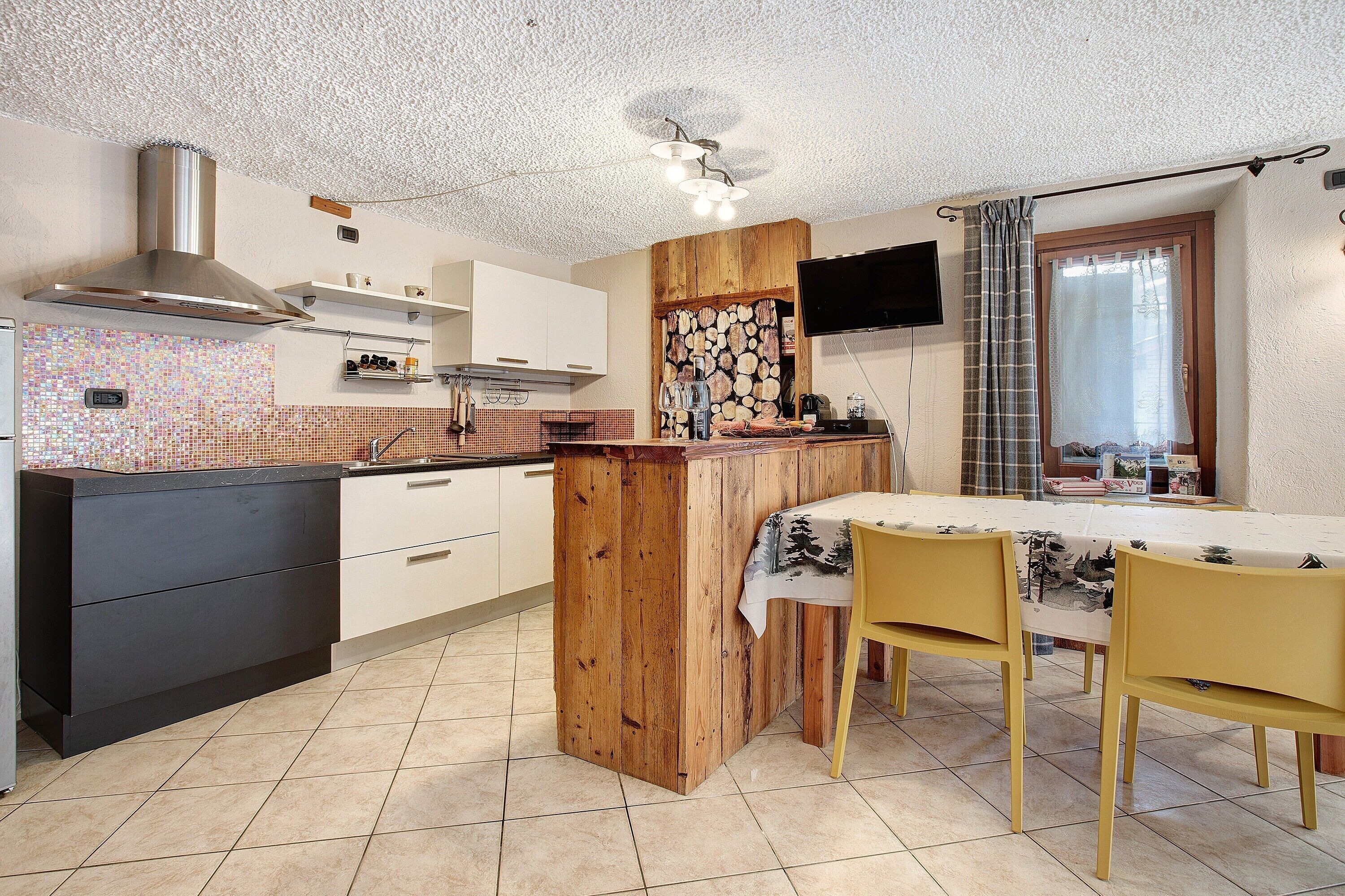 Kühlschrank, Mikrowelle, Herdplatte, Geschirrspüler