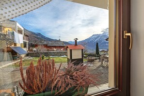 Interior - Apartment 'Karen The Ski House' with Mountain View, Shared Garden and Wi-Fi (Gignod)