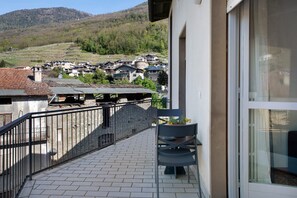 Property grounds - Apartment 'Dilman' with Mountain View, Private Terrace and Wi-Fi (Poggiridenti)
