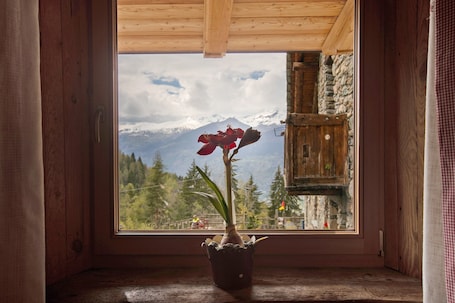 Interior. Apartment 'La Ponteille' with Shared Terrace, Shared Garden and Wi-Fi