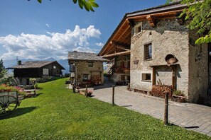 Exterior - Apartment 'Lo Trapey' with Shared Terrace, Shared Garden and Wi-Fi (Charvensod)