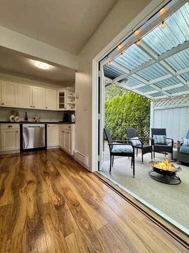 Cultus Lake Blue Beach Bungalow