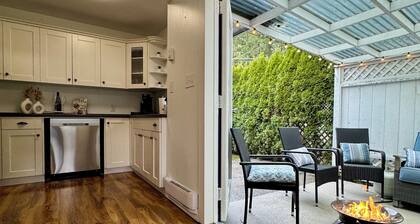 Cultus Lake Blue Beach Bungalow