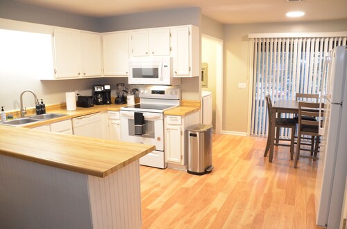 2-bedroom apartment in charming Daleville with WiFi, AC. Enjoy your stay