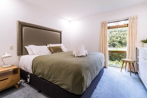4 bedrooms, desk, iron/ironing board, travel cot