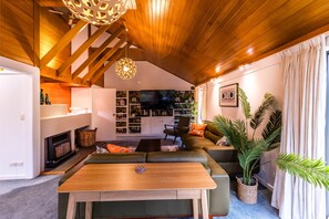 Smart TV, fireplace, stereo