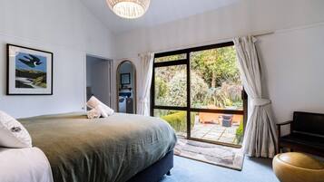 4 bedrooms, desk, iron/ironing board, free WiFi