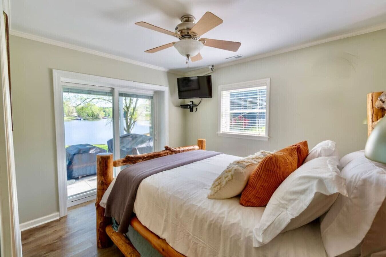 1 bedroom, desk, travel cot, free WiFi