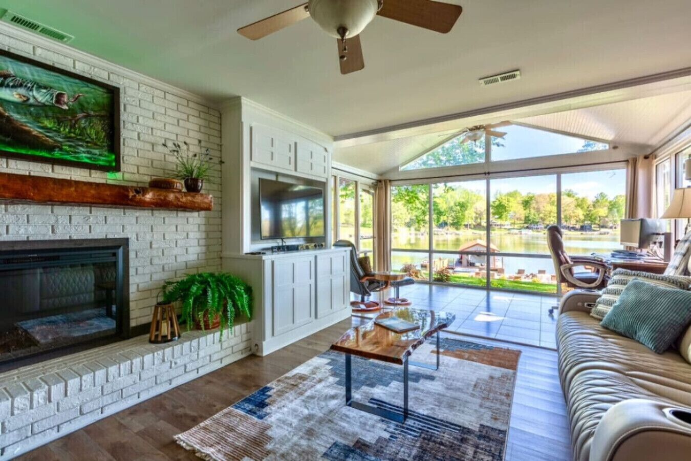 Smart TV, fireplace, DVD player, offices