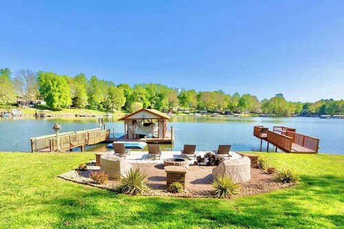 Lakefront 3BR Dock + Boat Ramp, Pet-Friendly