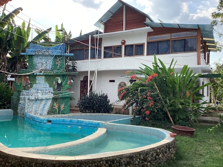 Pool. Flores exóticas Cozy cabin charming 1ra. Sección de Guillén Oriente WiFi, AC