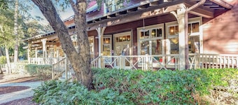 Coastal Oasis: Just Steps to Beach, Shared Pool, Dining