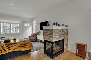 Smart TV, fireplace, computer monitors