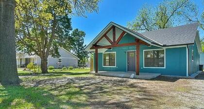 The Bethany Bungalow a Charming 3-bedroom house: WiFi, AC in welcoming Bethany