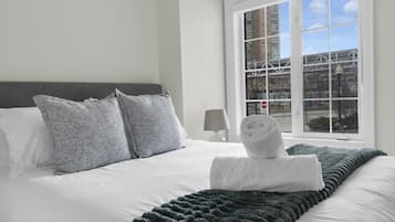1 slaapkamer, een strijkplank/strijkijzer, reisbedje, wifi