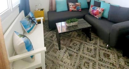 2-bedroom house in lovely Tela with WiFi, AC. Walk to coffee shops, restaurants.