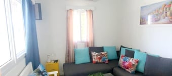 2-bedroom house in lovely Tela with WiFi, AC. Walk to coffee shops, restaurants.
