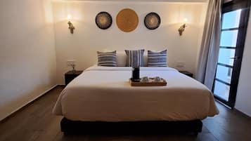 独特客房, 1 张特大床 | 客房内保险箱、熨斗/熨衣板、免费 WiFi、床单