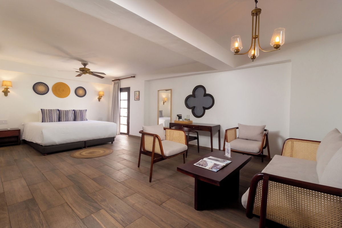 Deluxe Double Room, City View | Minibar, in-room safe, iron/ironing board, WiFi (free)